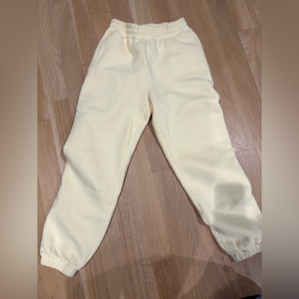 Comfrt Butter Yellow EUC size S